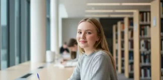 Студенты официально переходят на электронные зачетки и мессенджер МАХ